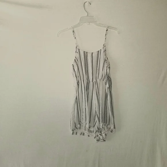 L.A. Hearts Romper - Picture 2 of 2